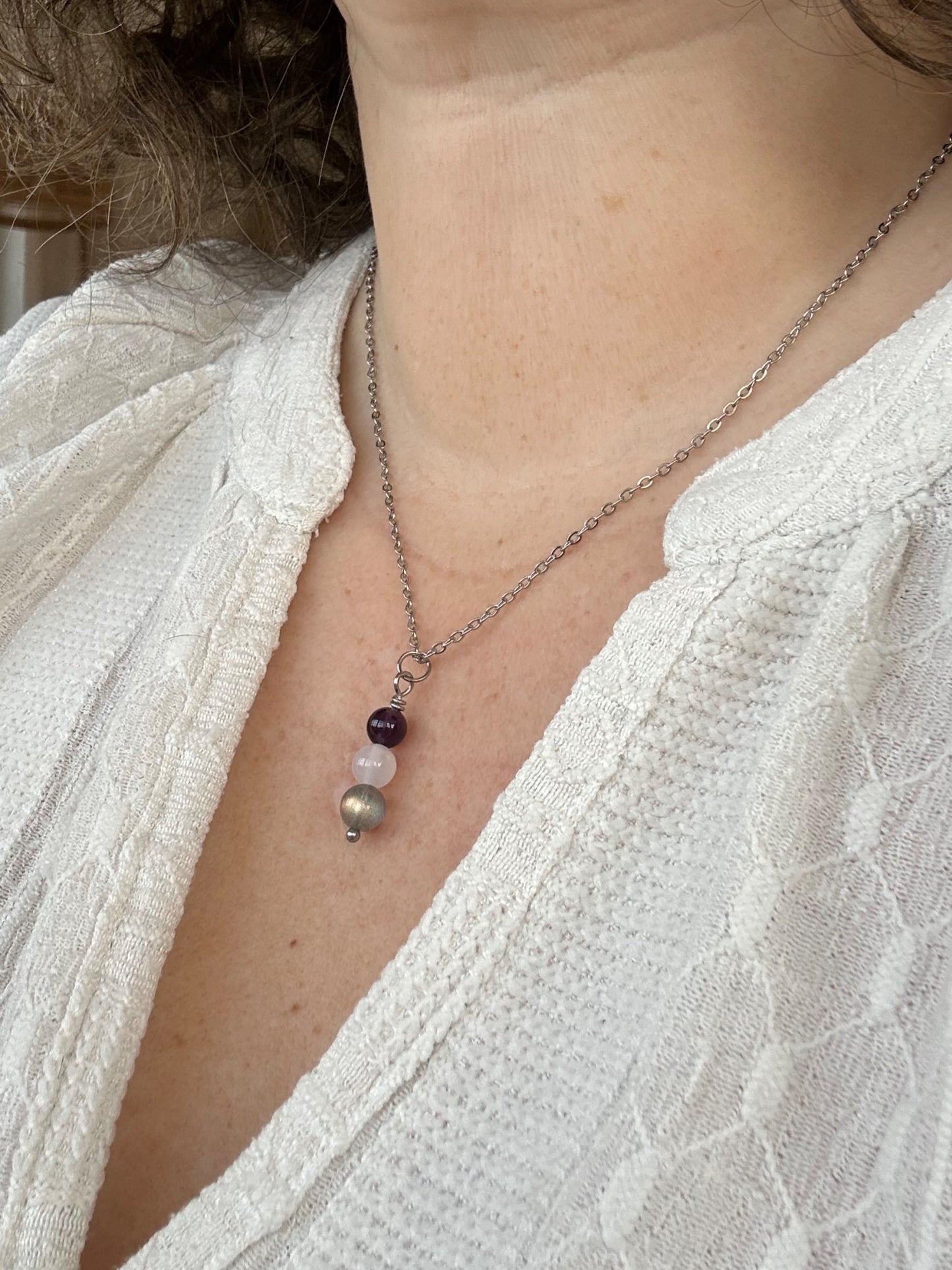 Kette Entspannung mit Amethyst, Weissem Achat und Labradorit