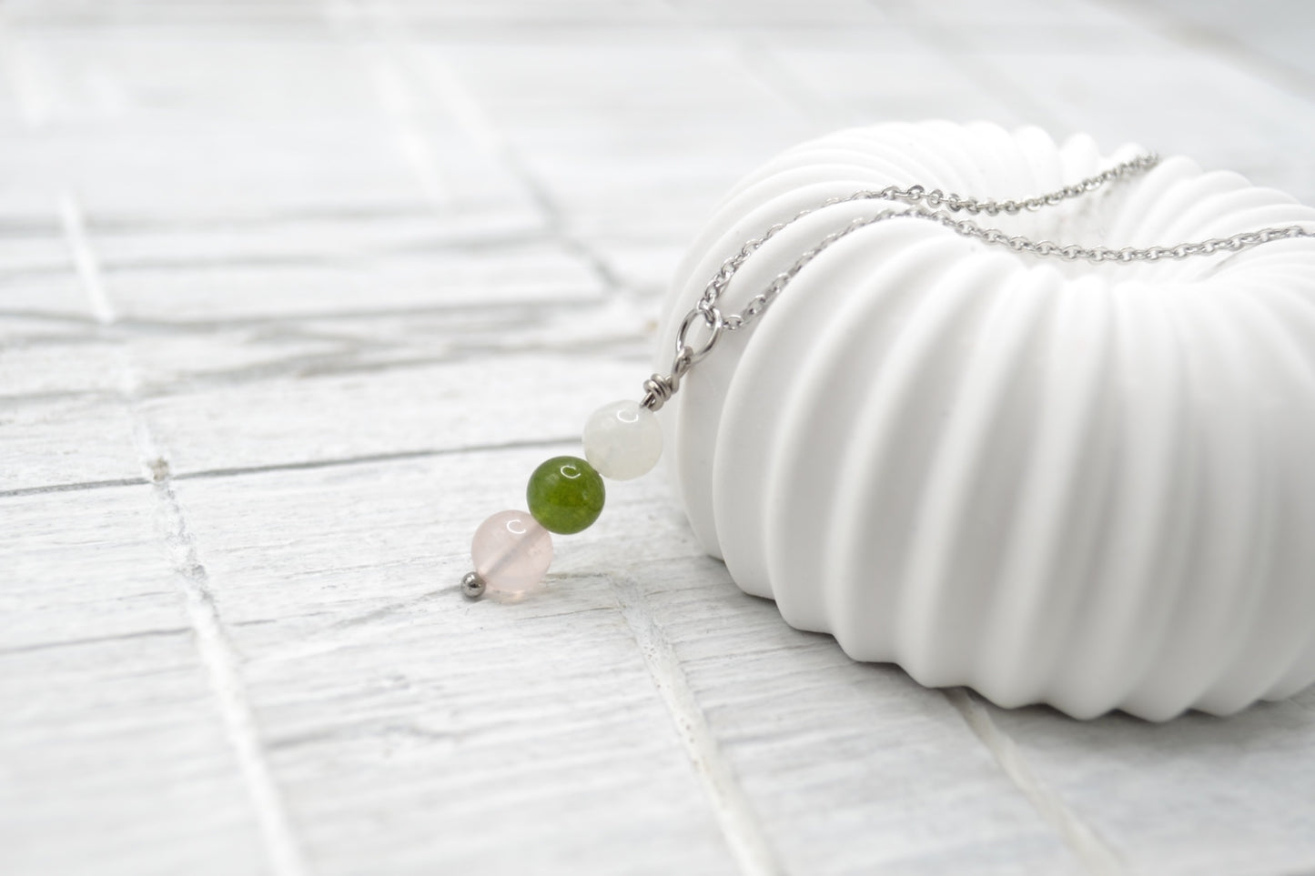 Kette Wunschkind mit Mondstein, grüner Jade und Rosenquarz