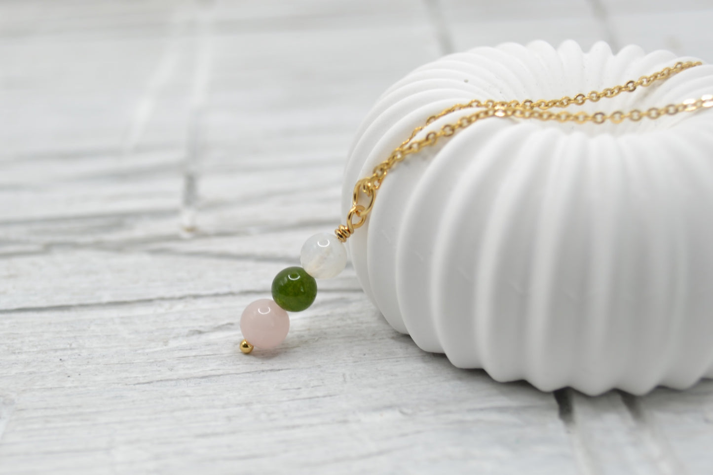 Kette Wunschkind mit Mondstein, grüner Jade und Rosenquarz