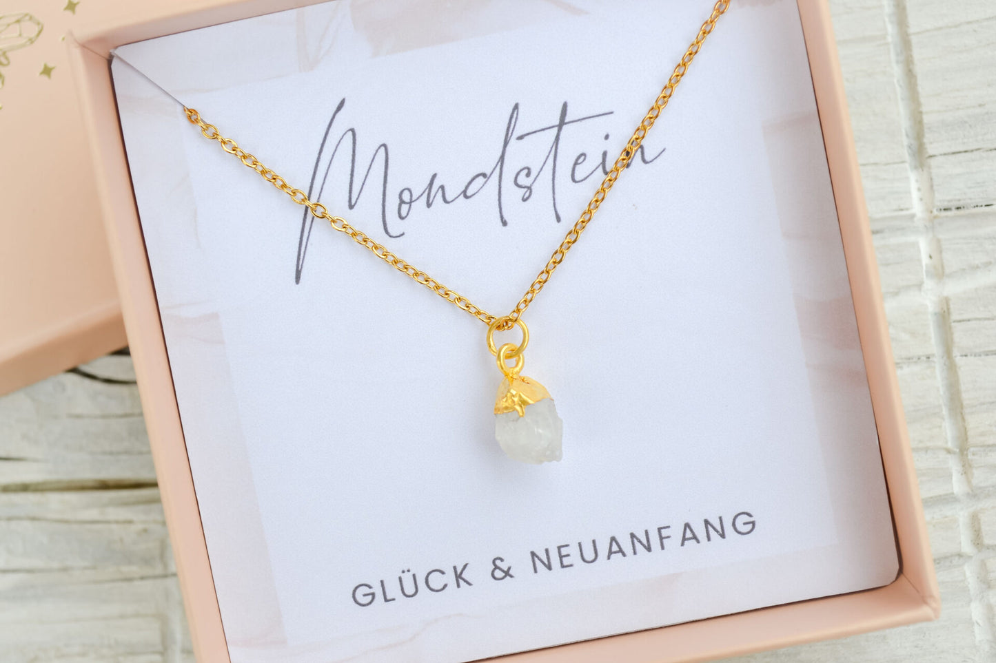 Kette mit Mondstein-Anhänger