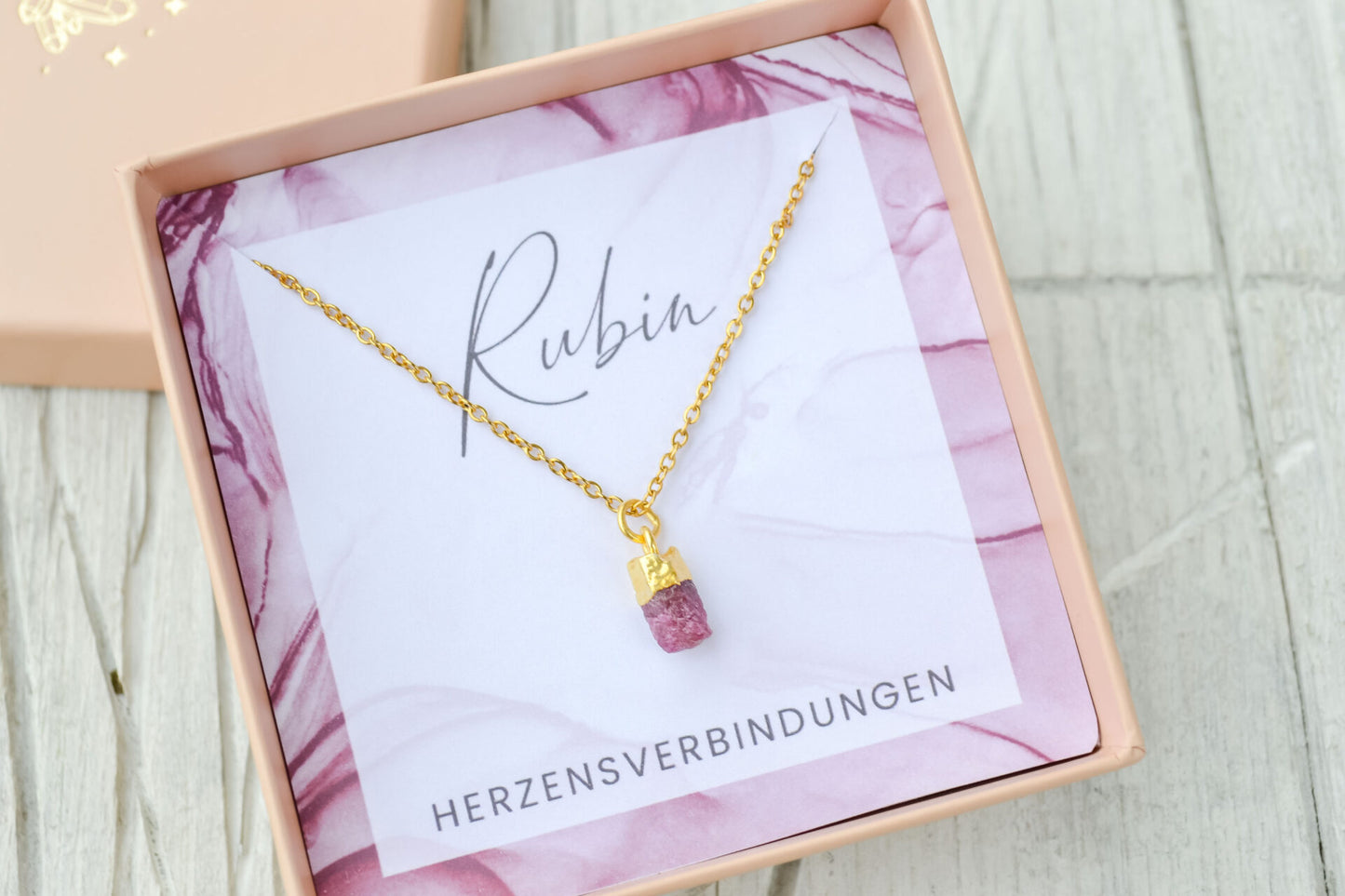 Halskette mit Rubin Anhänger