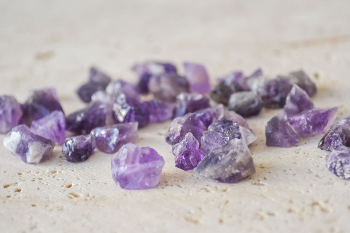Zierliche Rohkristall-Halskette mit Amethyst