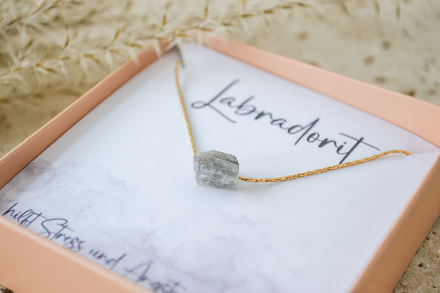 Zierliche Rohkristall-Halskette mit Labradorit