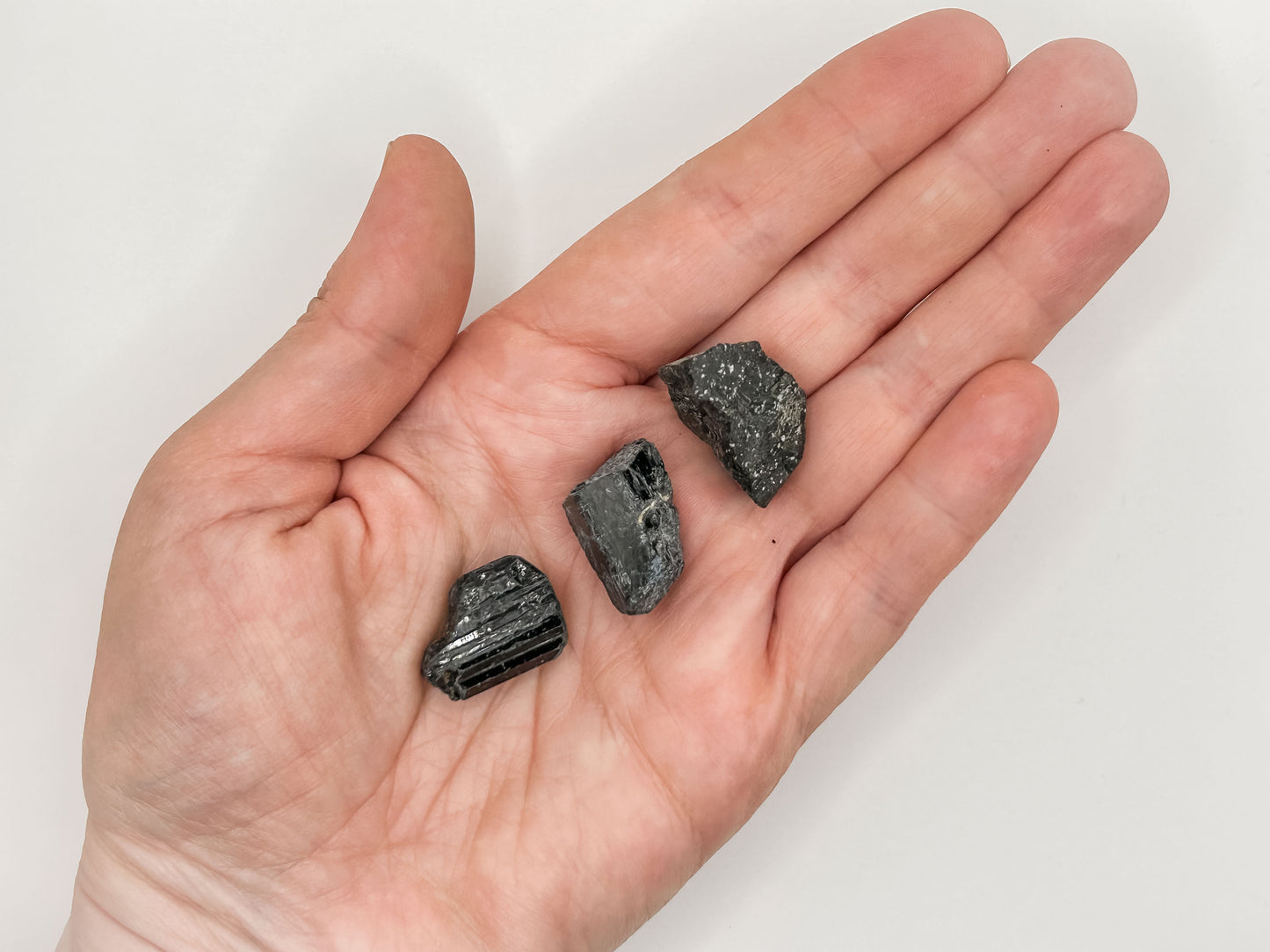 Schwarzer Turmalin Rohkristall für Schutz