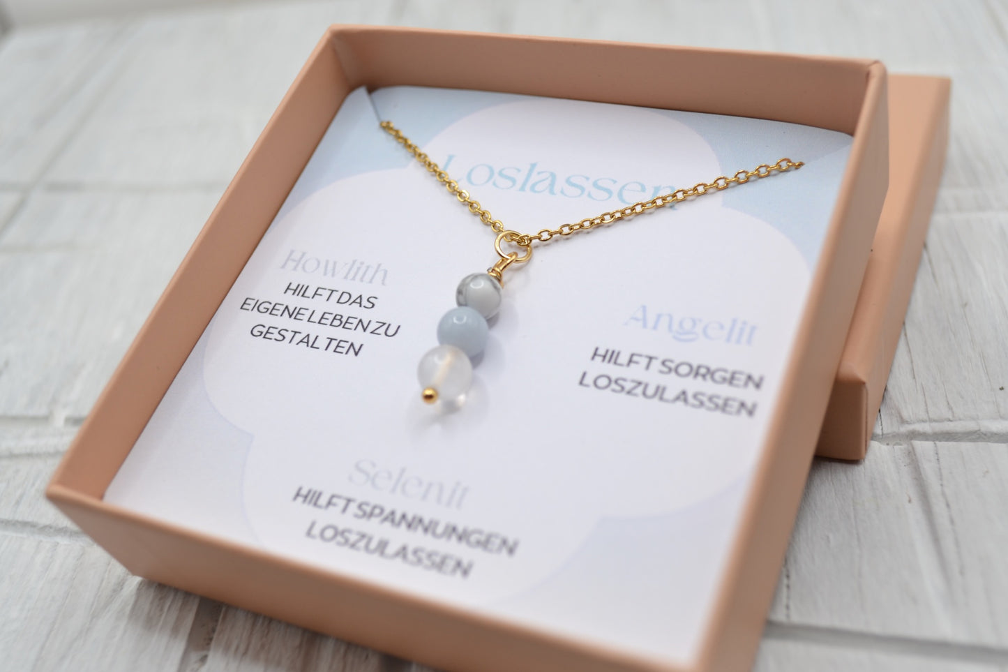 Kette Loslassen mit Howlit, Angelit und Selenit