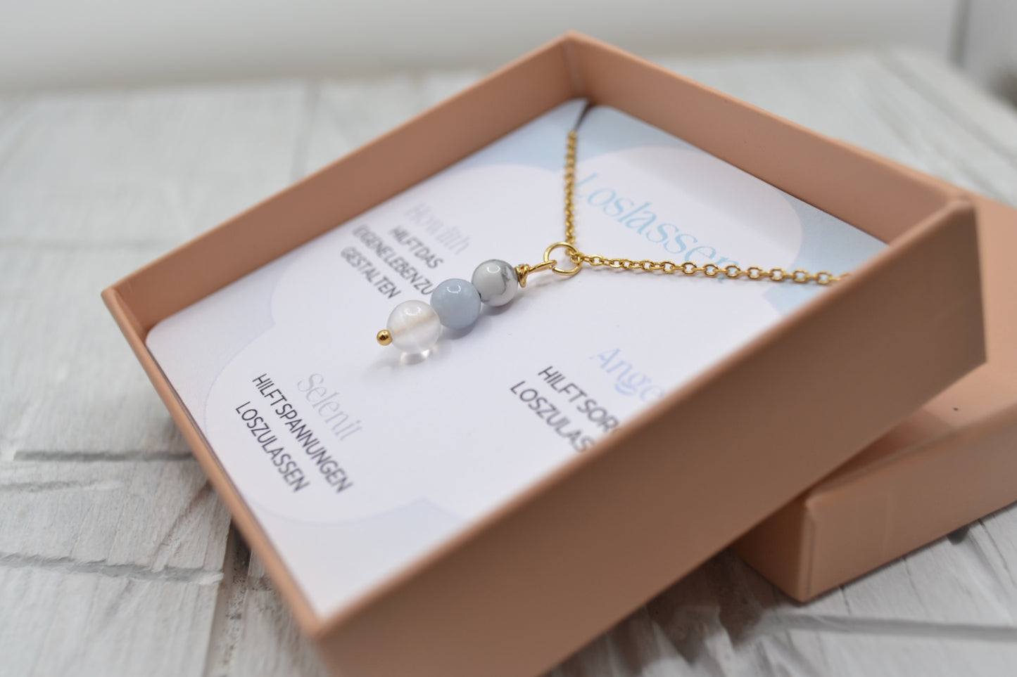 Kette Loslassen mit Howlit, Angelit und Selenit