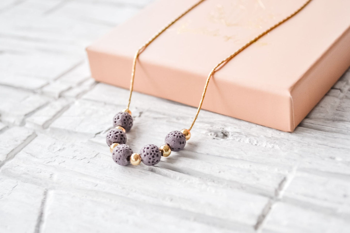 Spare 15% mit dem Set: Lava Halskette und kleine Ohrringe in lila