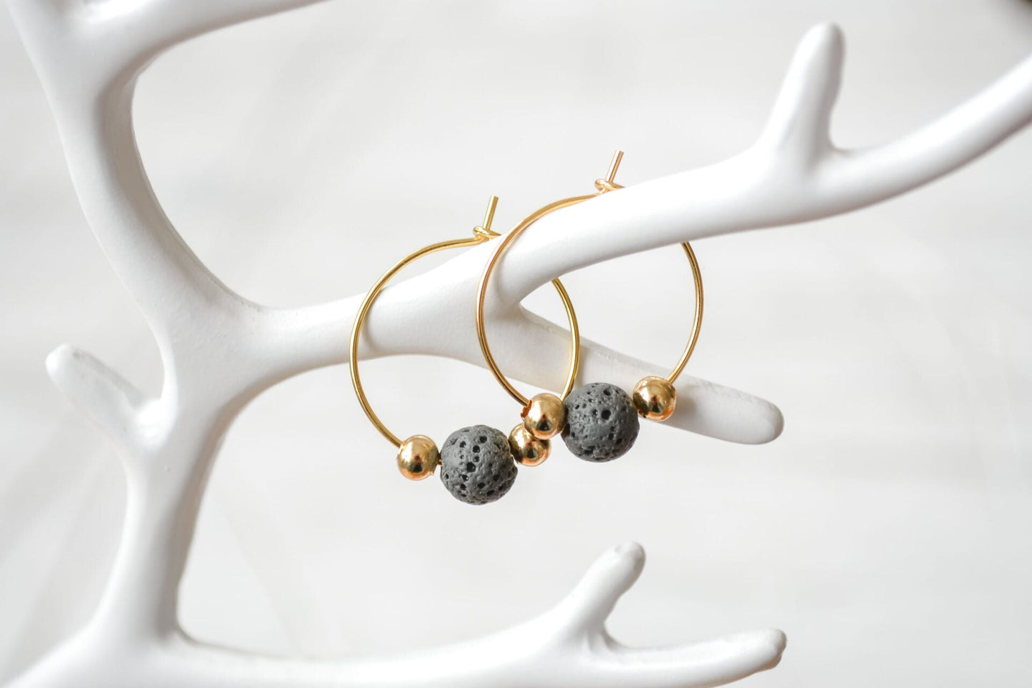 Spare 15% mit dem Set: Lava Halskette und kleine Ohrringe in grau